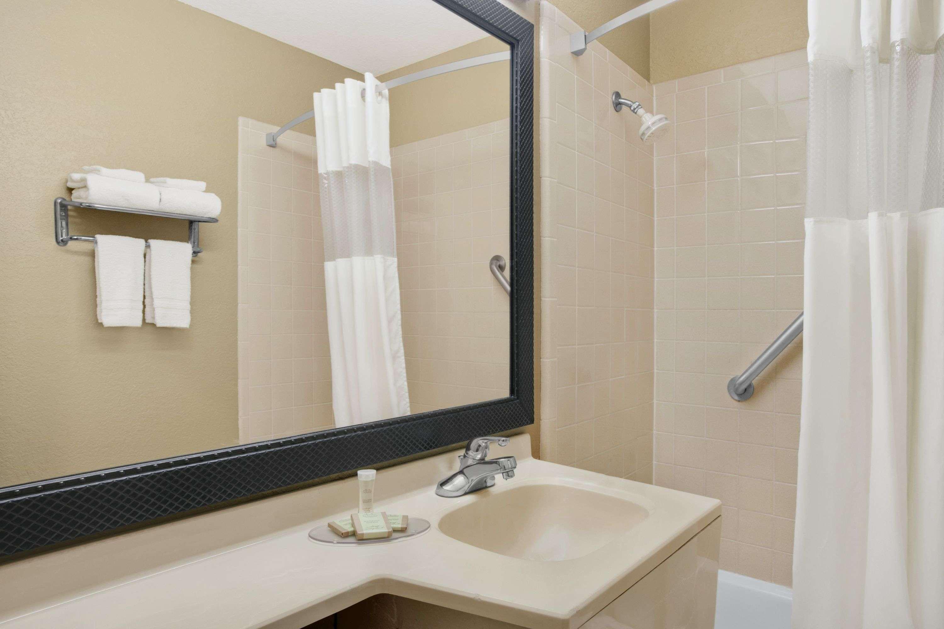 Super 8 by Wyndham Belleville St. Louis Area Extérieur photo